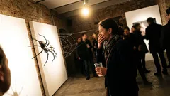 Krátká povídka: Na vernisáži mi dovolili sáhnout na dílo. Byla to chyba