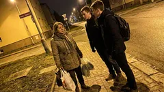 Životní historka: Nesla jsem nákup v parnu, když mě na zastávce zastavila jedna otázka