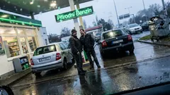 Historka: U stojanu jsem řekl jednu větu a cizí řidič se okamžitě chytil