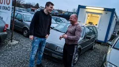 Krátká historka: V autobazaru jsem řekl jednu větu a prodavač se zarazil