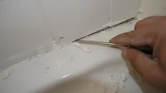 Silikonové spáry budou sněhově bílé za 30 minut: rychlá metoda bělení