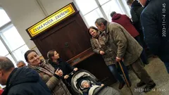 Historka: Šla jsem jen pro jeden balík. Když bliklo moje číslo, ztuhla jsem