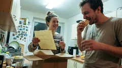 Životní historka: Ve skříni jsem našla zažloutlý papír a ztichla celá kuchyň