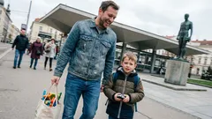 Historka: Táta se mě před hračkářstvím zeptal na jednu věc. Odpověď ho zlomila