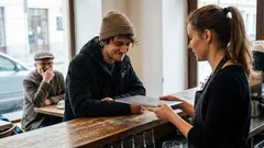 Historka: Jedna židle u okna a můj den se obrátil naruby